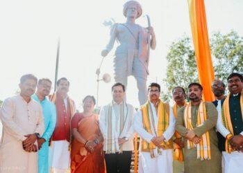 The Chief Minister unveiled the Purnabayav statue of Birsa Munda