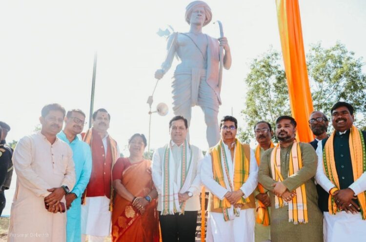 The Chief Minister unveiled the Purnabayav statue of Birsa Munda