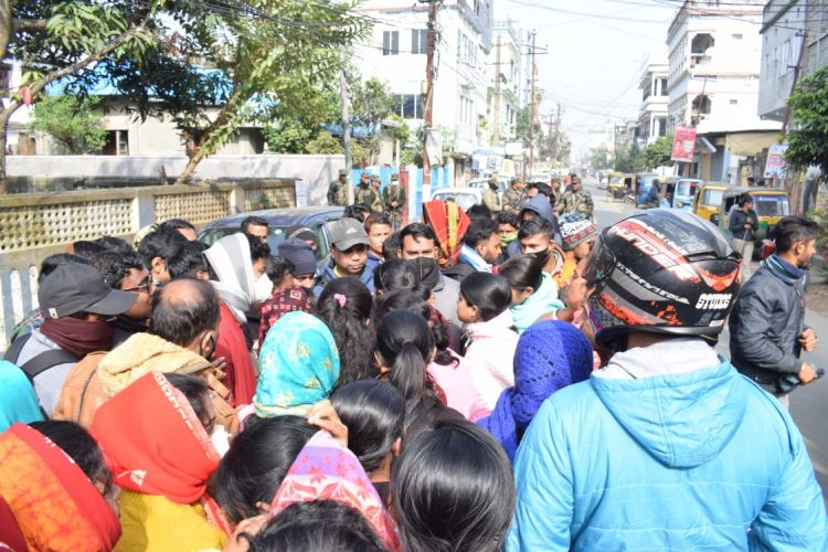 STGT candidates gather in front of Education Minister’s house