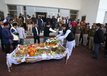 Last respects paid to late minister at Secretariat