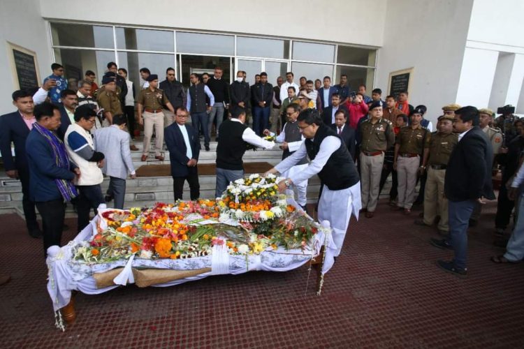 Last respects paid to late minister at Secretariat