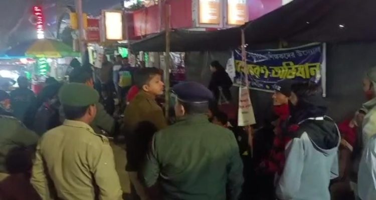 Police demolished the temporary stage of 10,323