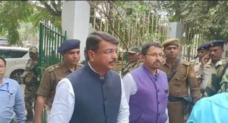 The Chief Officer of the State Election Commission went to visit the postal ballot voting area