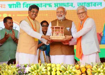 CPM-Congress ready to do anything to gain power: Narendra Modi