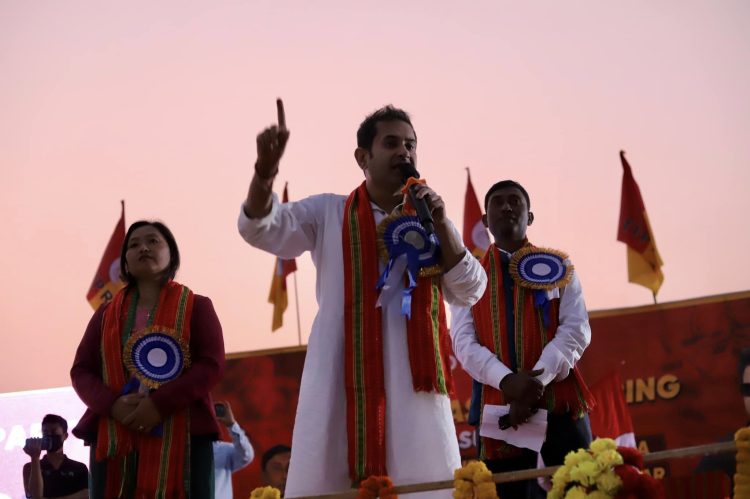 Pradyot critisises BJP says Chalo Thokai