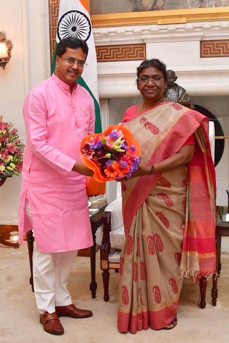 Chief Minister met the President and the Union Defense Minister