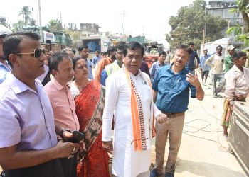 Mayor visited the cleaning work of Akhaura and Kalapania