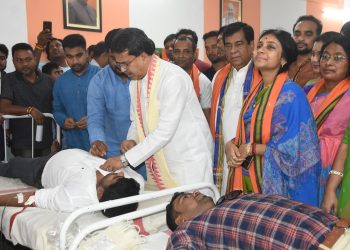 Chief Minister Dr. manik Saha interacts with blood doners.