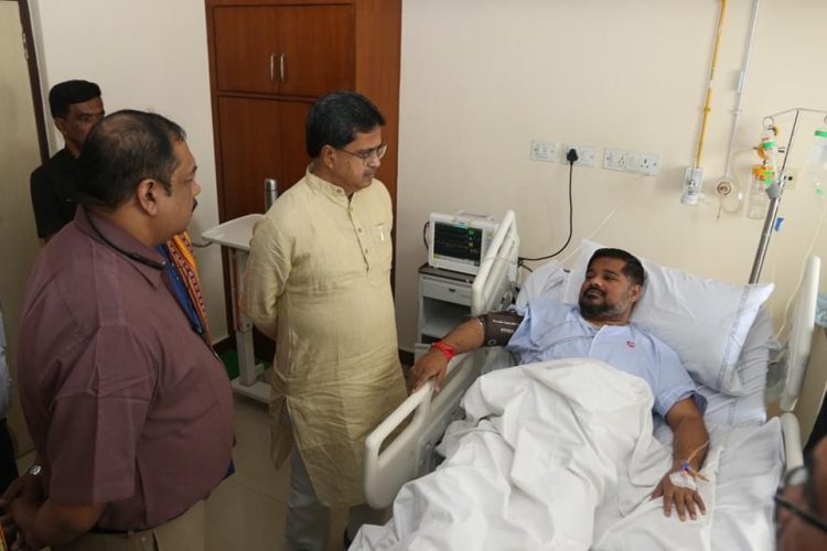 Chief aminister Dr. manik Saha visits Minister Sushanta Choudhury at private hospital