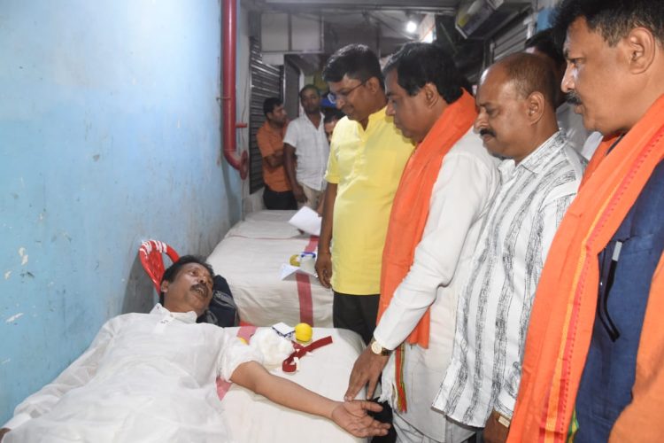 Mayor Deepak Majumder interacts with blood donars