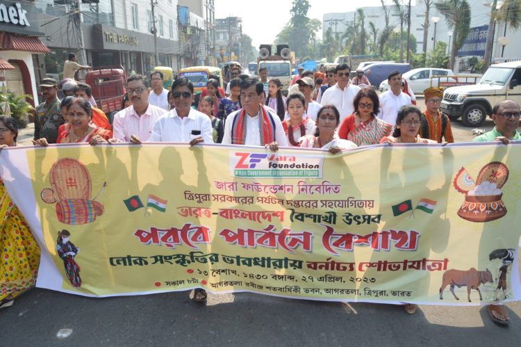 A colourful procession was organized in the spirit of folk culture,