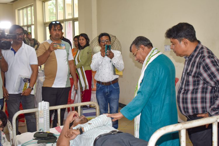 Women are coming forward to donate blood: Ratan