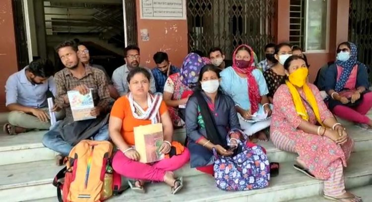 TATE examinees protest at TRBT office