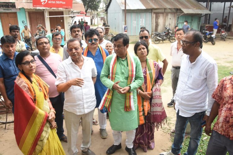 Mayor Mr. Deepak Majumdar visited the market and pond