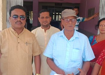 Thursday, April 27, at 11 am, a deputation was given to the Prime Minister through the District Magistrate with 4 point demands on the initiative of the Unkoti District Committee of Bharatiya Mazdoor Sangh.  T