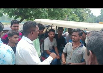 All the tuk tuk drivers and local residents protested by blocking the main road
