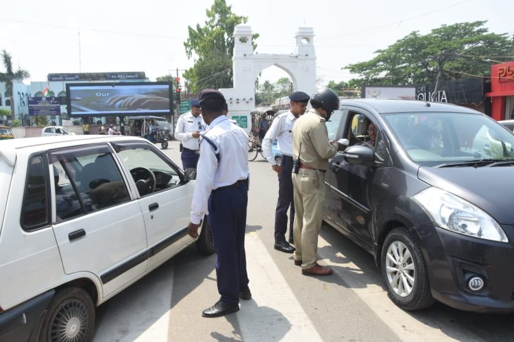 Traffic abhiyan against those who are drive without  car seat belt in North Gate area of capital Agartala.