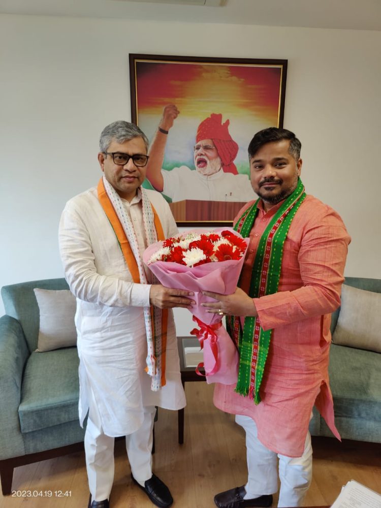 Minister Sushanta Chowdhury met the Union Railway Minister