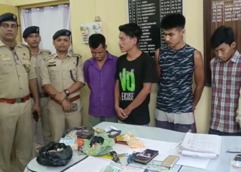 Four drug dealers arrested with cash