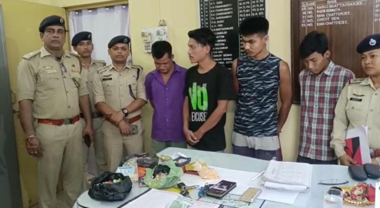 Four drug dealers arrested with cash