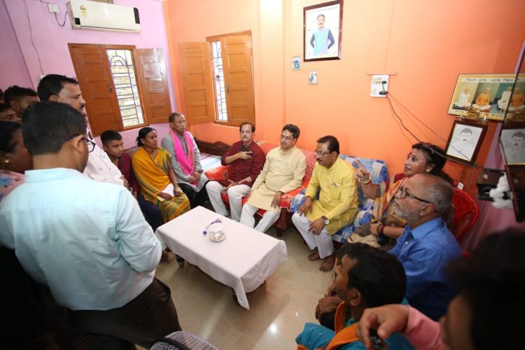 Chief Minister gave financial support to the family of late Tapan