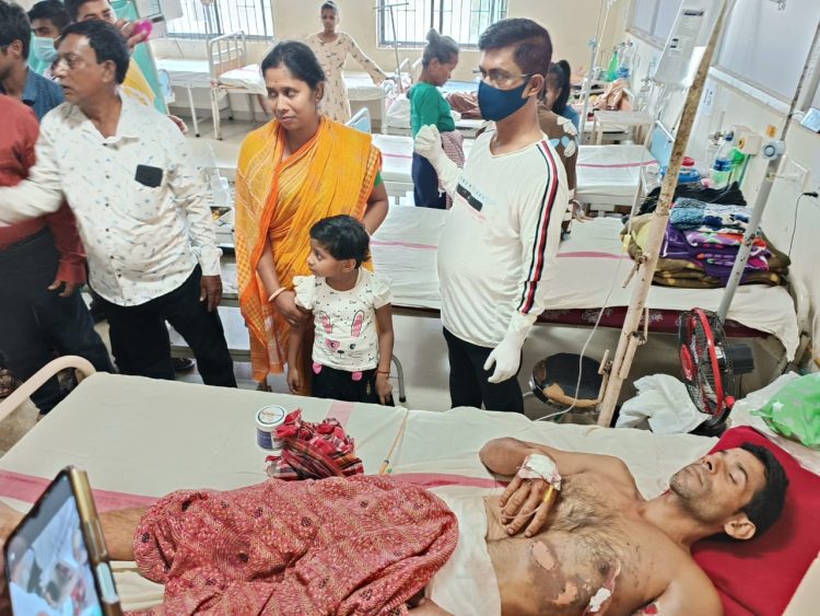 Power Minister went to GB Hospital to take information about the electrician who got burnt in the fire.