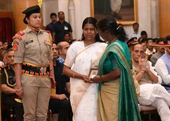 On Wednesday, President Draupadi Murmu Shahid handed over the title to Sudeep Sarkar’s wife.