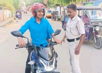 Dharmanagar traffic unit in campaign against bike riders without helmets