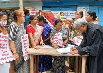 On Thursday, the All India Democratic Women’s Association gathered mass in Paradise Choumuhani area.