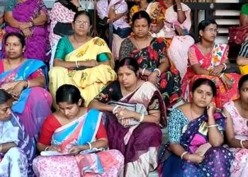 The workers of the Children’s Shelter of the Melar Mat Mahila Commission met in a deputation