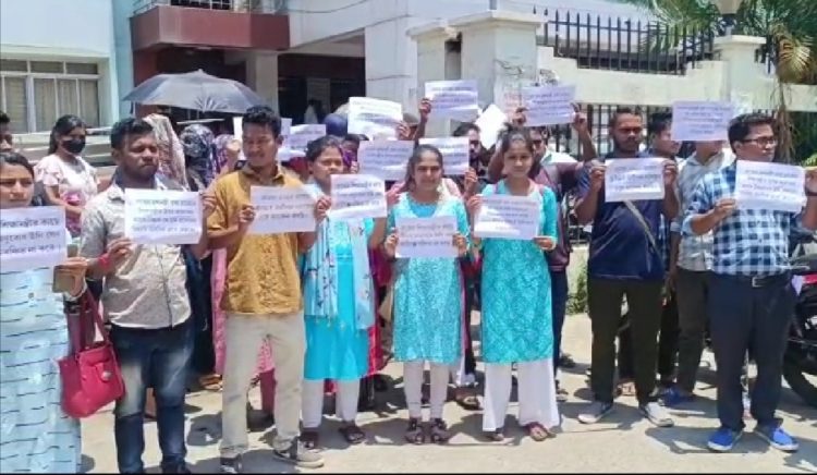 STGT aspirant teachers agitated in front of the Shikha Bhavan