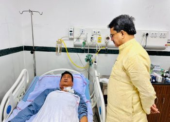 CM meets Tribal welfare minister at AIIMS, prays for speedy recovery