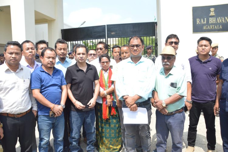 Elected representatives including Pradyot did not get a chance to enter the Raj Bhavan