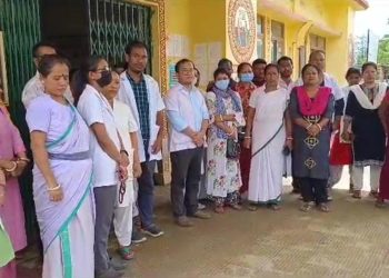 Doctors and health workers sat on demonstration