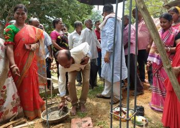 The foundation stone of a newly constructed building was laid in Sutradhar Para of Paschim Chandrapur
