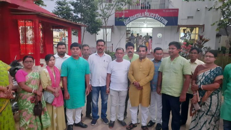 BJP deputation to police station against Congress leader!!