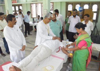 Manik Sarkar expressed concern about the economic crisis and political adversity