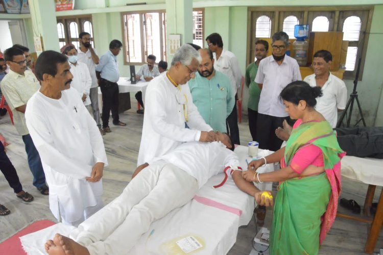 Manik Sarkar expressed concern about the economic crisis and political adversity