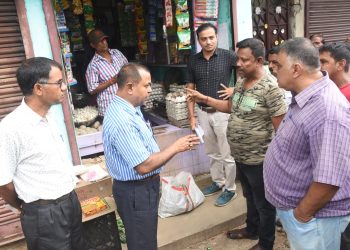 A raid was conducted in Durga Choumuhani market on the initiative of Sadar Mahakumar Shas A and the Food Department.