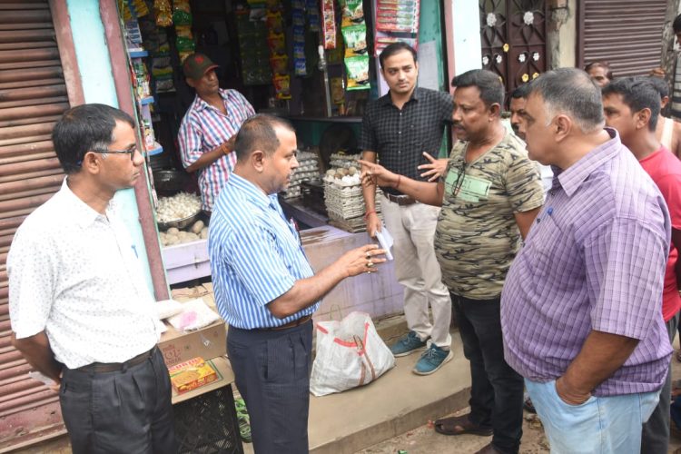 A raid was conducted in Durga Choumuhani market on the initiative of Sadar Mahakumar Shas A and the Food Department.