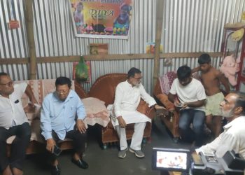 Congress leaders went to the houses of those killed in Kumarghat and inquired.