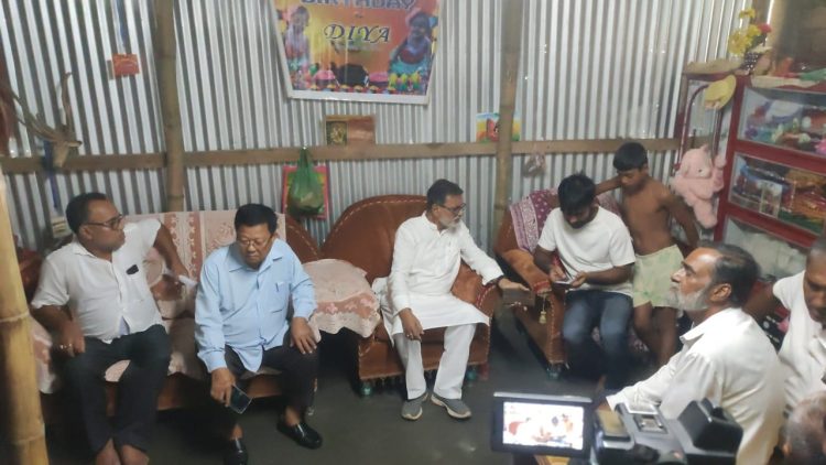 Congress leaders went to the houses of those killed in Kumarghat and inquired.