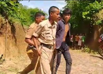 Cow thief arrested by locals in Laljuri Jam Bagan area.  Police complaint.