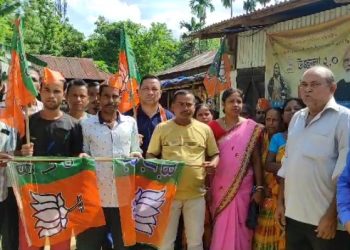 12 voters in 2 families in Nadu Nath’s residence in Rabindranagar area left CPI-M and joined ruling party BJP.