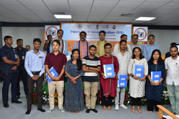 CM vows to provide platforms to talented youth for showcasing abilities