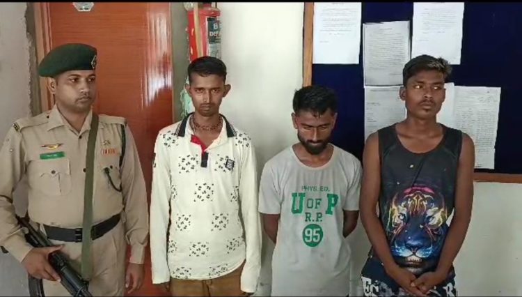 1400 yaba tablets and heroin were arrested on the banks of Kalibari Dighi, the heart of Dharmanagar city