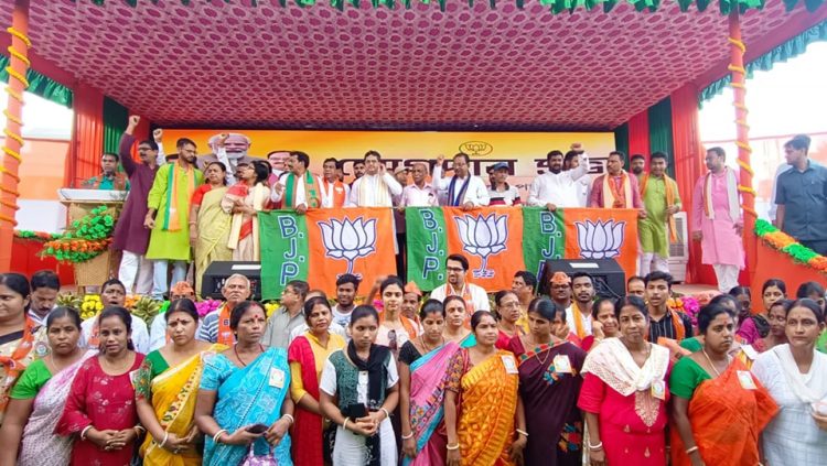 Dr Saha welcomes 1309 voters in BJP