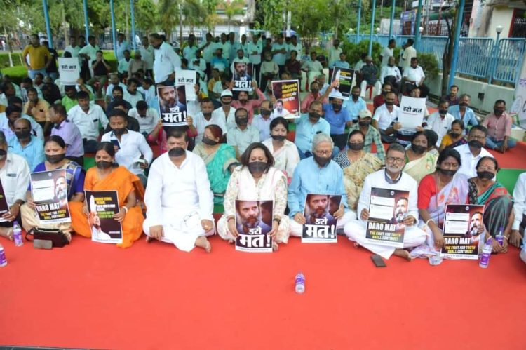 Pradesh Congress holds silent satyagraha  to protest the rejection of Rahul Gandhi’s MP post
