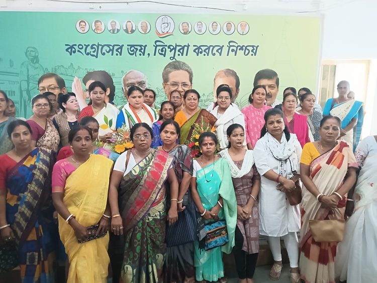 Congress felicitates new President of Pradesh Mahila Congress