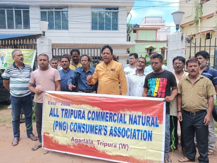 Deputation of commercial gas consumers demanding withdrawal of online bills